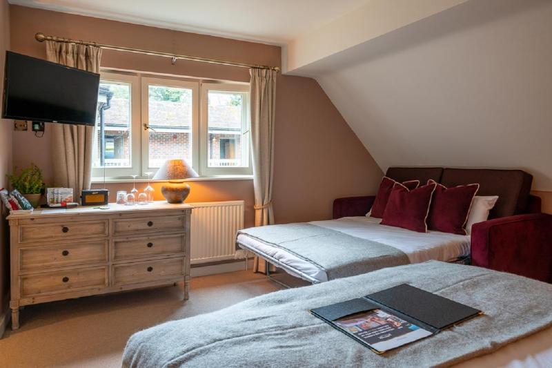 Executive Family Room (2 Adults 2 Children) image 2