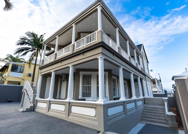 Luxe Suites Boutique Hotel - image 10