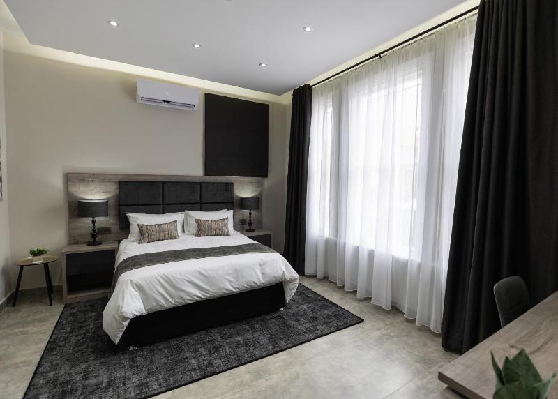 Luxe Suites Boutique Hotel - image 14