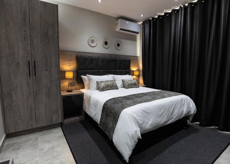 Luxe Suites Boutique Hotel - image 8
