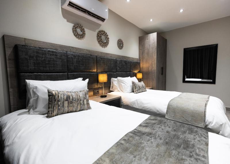 Luxe Suites Boutique Hotel - image 3