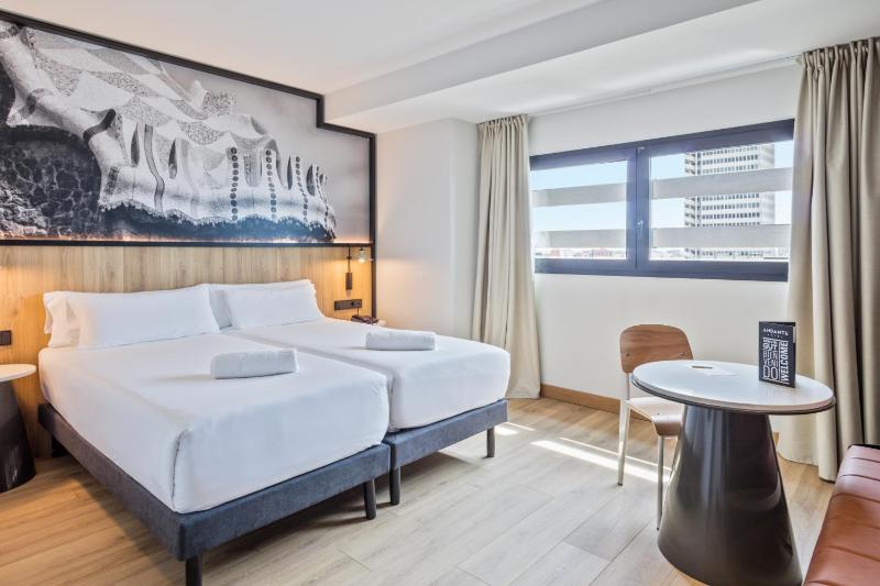 Twin Room image 1