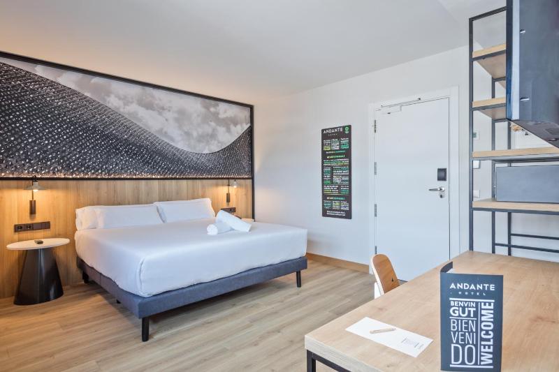 Double Room image 1