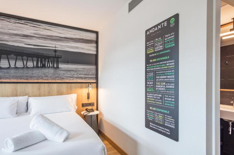 Double Room image 2