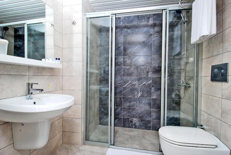 Standard Triple Room (2 Adults + 1 Child)) image 3