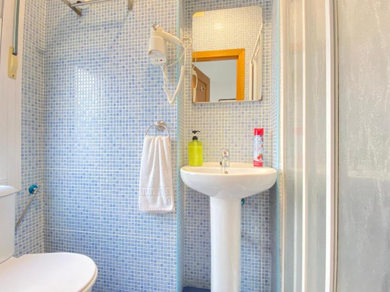 Double Room with Private Bathroom image 2