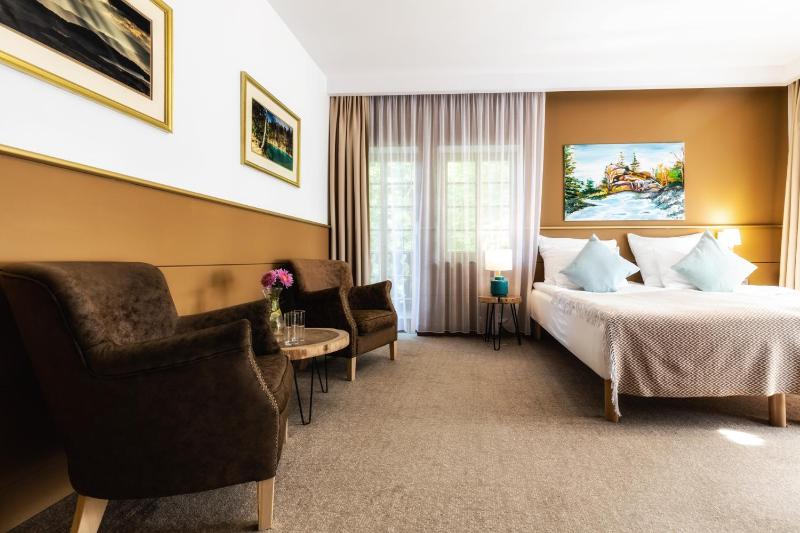 Double or Twin Room image 3