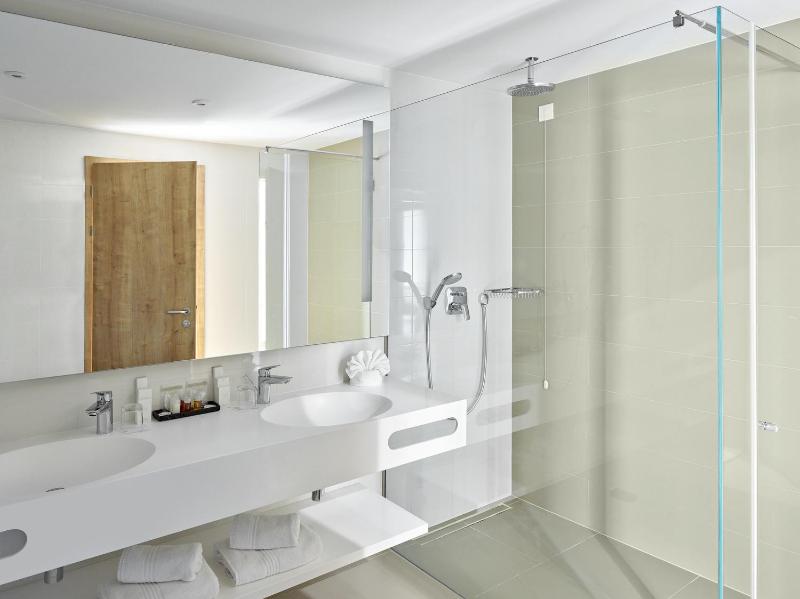 Suite with Sea View image 2