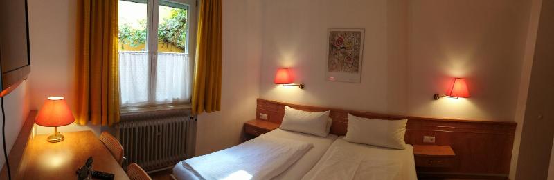 Budget Double Room - Ground floor with courtyard view image 3