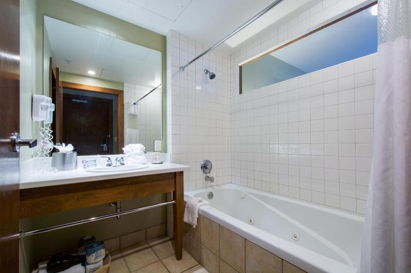 Deluxe Quadruple Room image 2