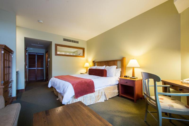 Deluxe Quadruple Room image 4