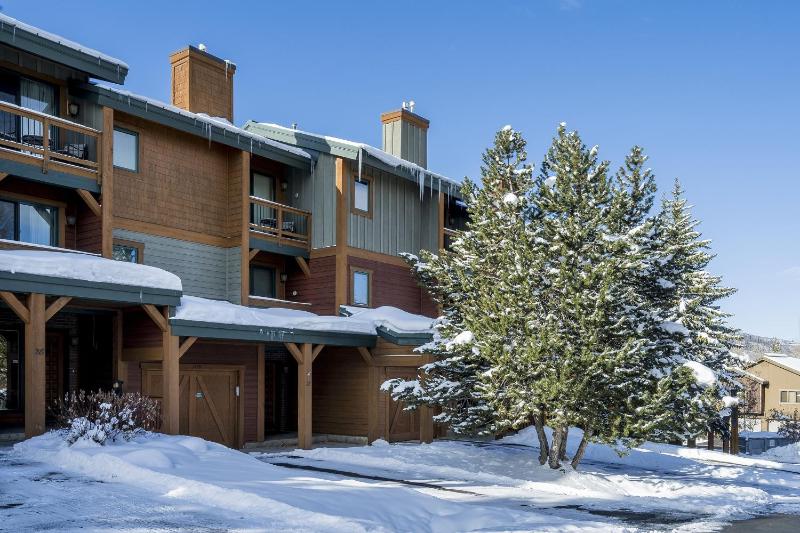 Four-Bedroom Holiday Home image 2
