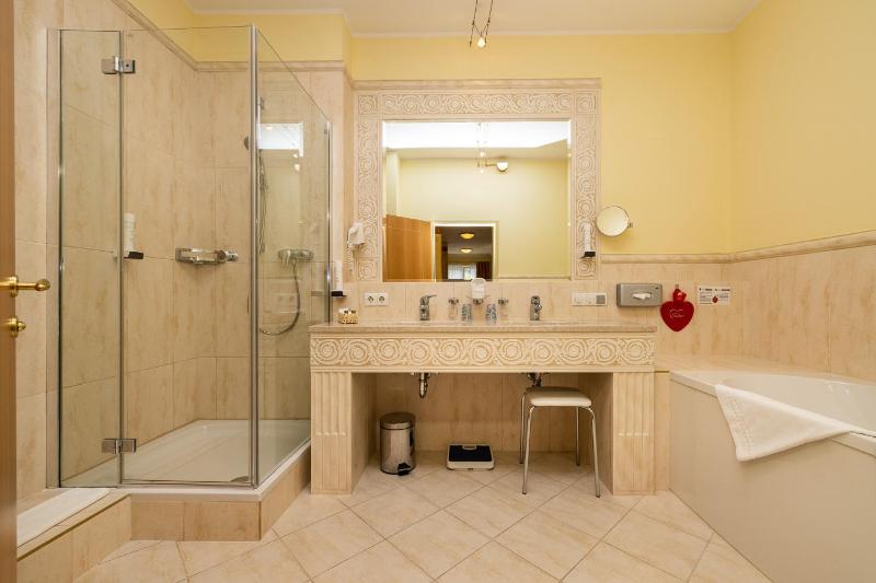 Superior Family Room (2 Adults + 2 Children) image 2