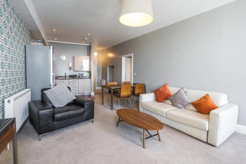 One-Bedroom Apartment with Sea View - 12 - Pet Friendly image 1
