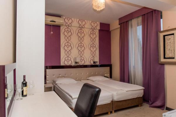 Economy Double Room image 3