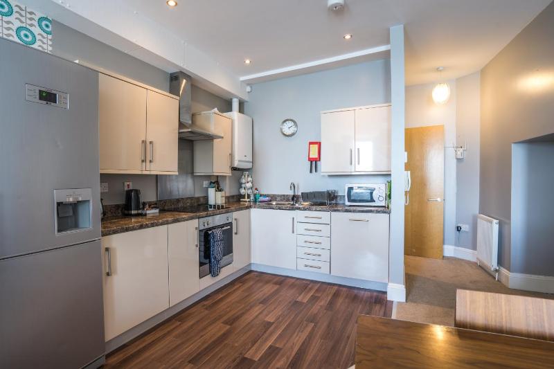 One-Bedroom Apartment with Sea View - 12 - Pet Friendly image 3