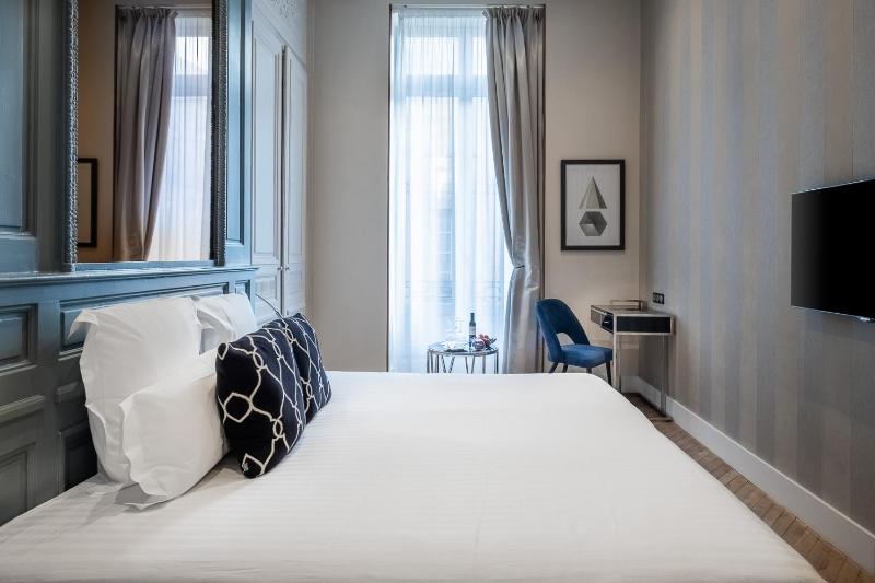 Deluxe Double Room image 4
