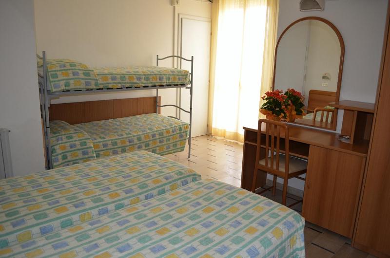 Quadruple Room image 2