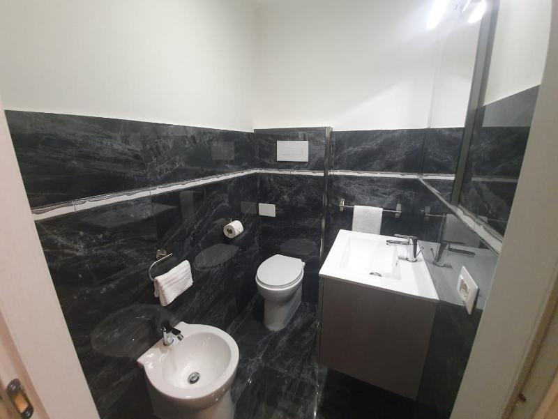 King Room image 4