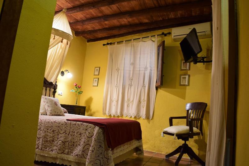 Deluxe Queen Room with Two Queen Beds image 2