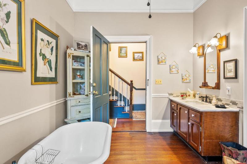 Standard Triple Room image 2