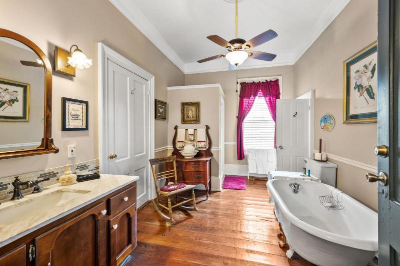 Standard Triple Room image 3