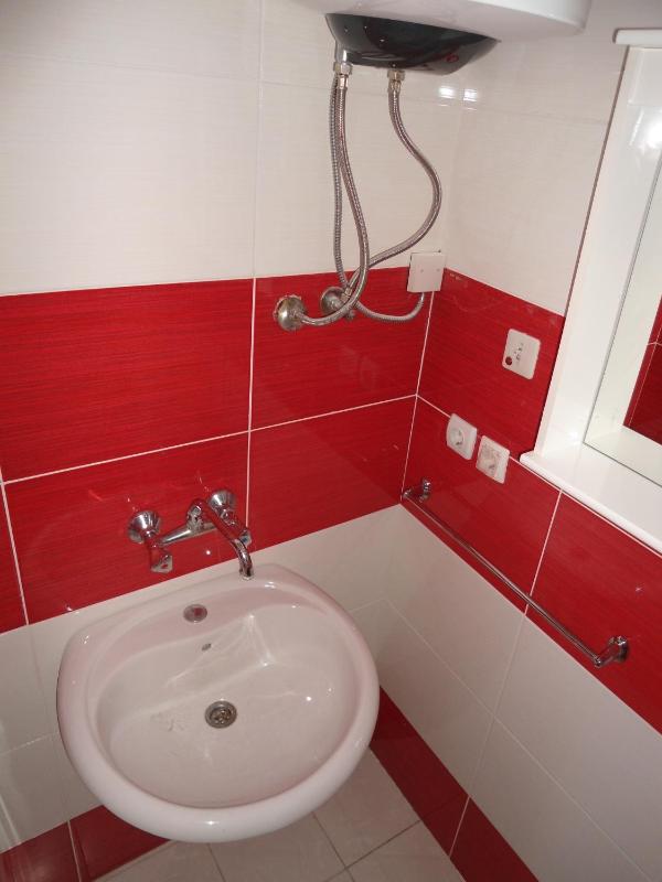 One-Bedroom Apartment image 3