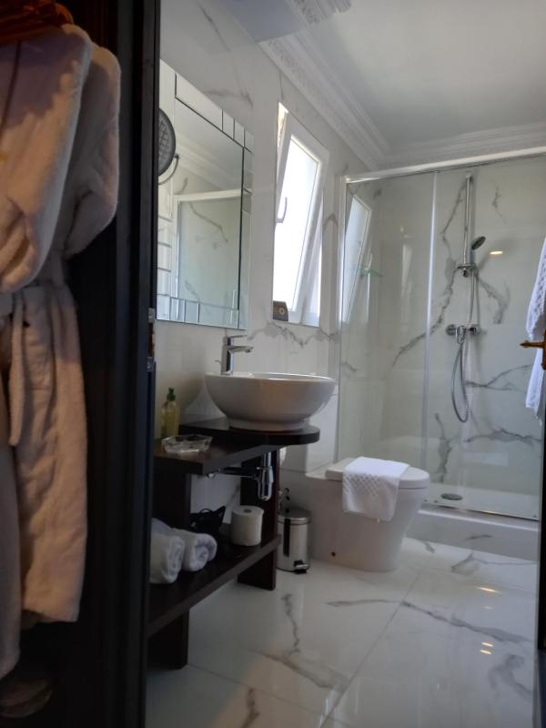 Suite with Terrace image 4