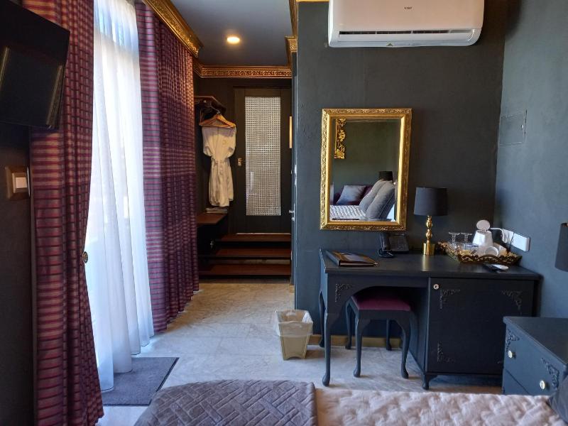Suite with Terrace image 3