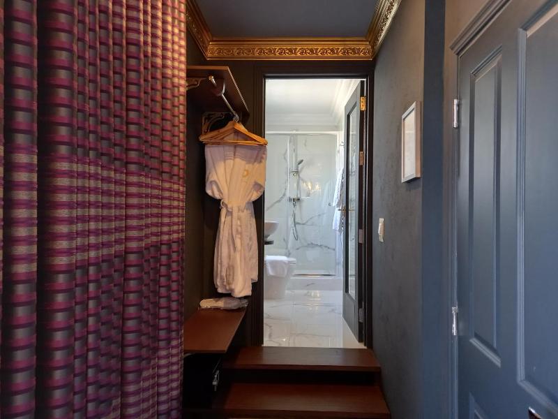 Suite with Terrace image 2