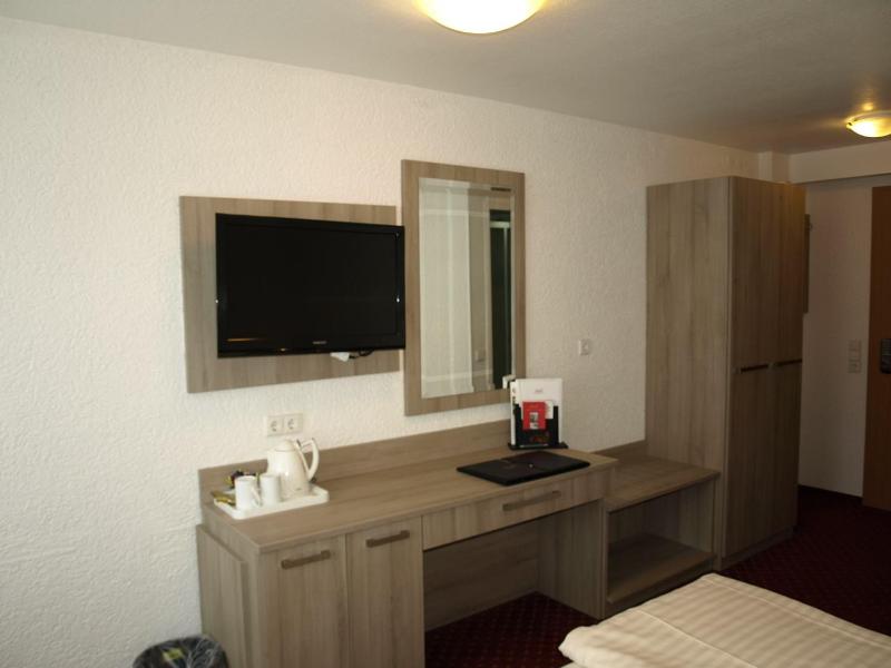 Classic Triple Room image 2
