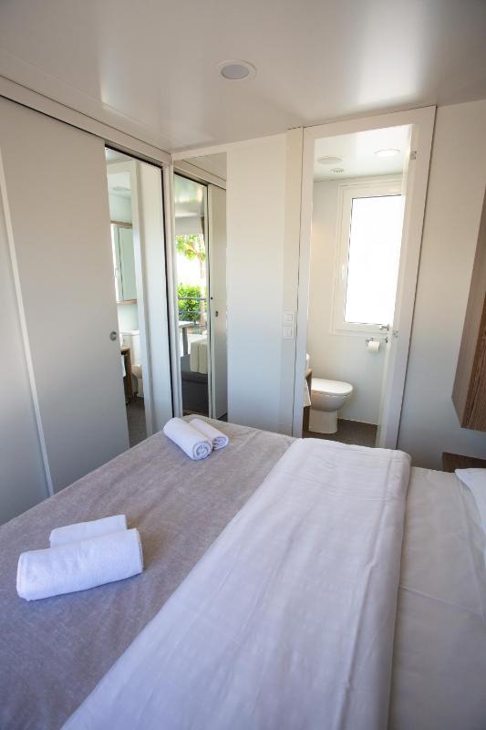 Three-Bedroom Bungalow image 4