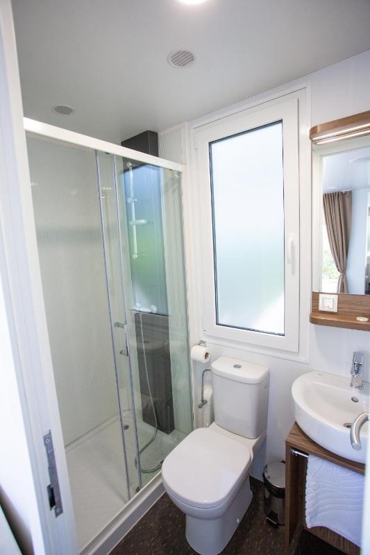 Two-Bedroom Bungalow image 4
