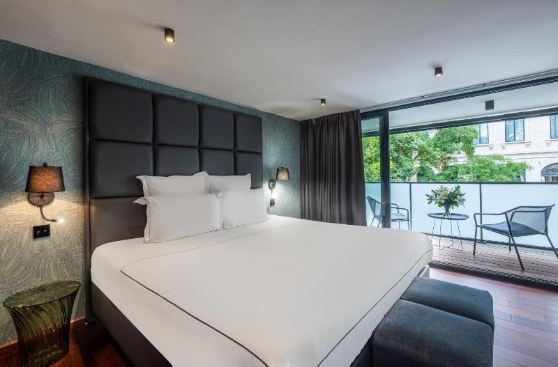 Deluxe Double Room with Terrace Garden View image 4