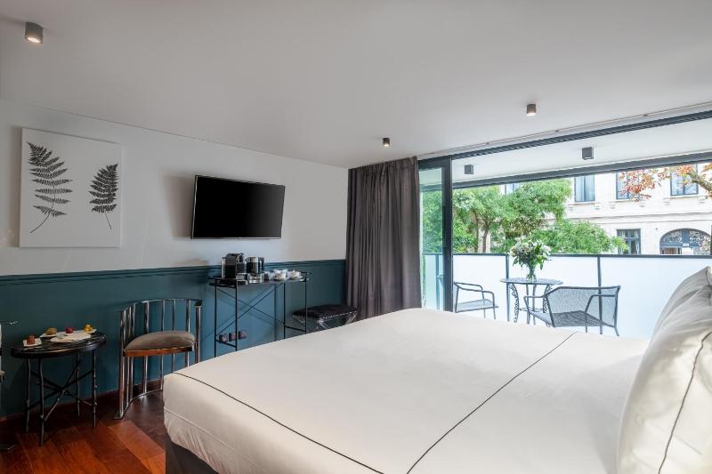Deluxe Double Room with Terrace Garden View image 3
