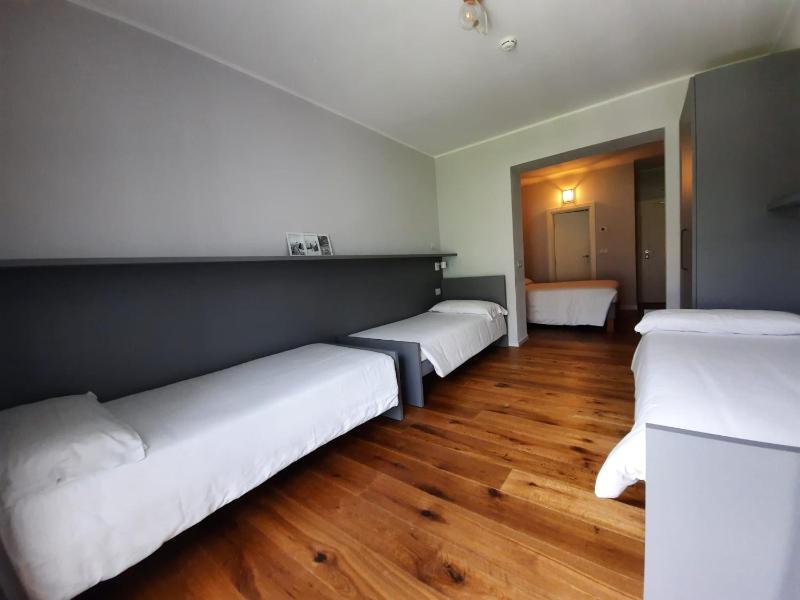 Family Room image 3