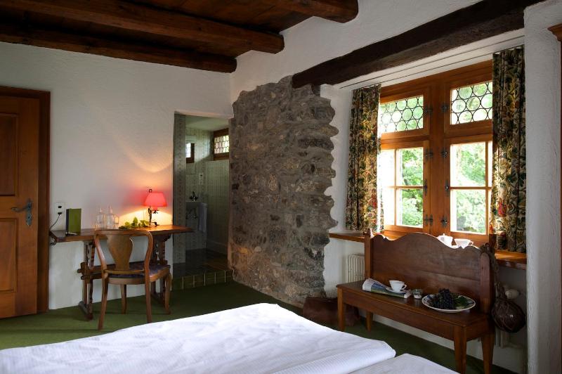 Double Room with Private Shower and Shared Toilet image 1