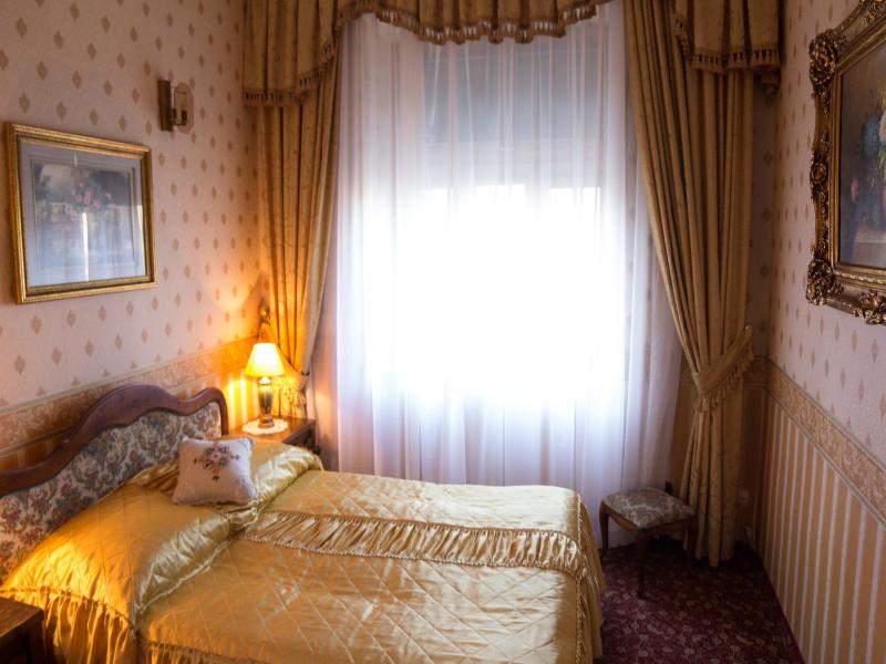 Superior Double Room image 1