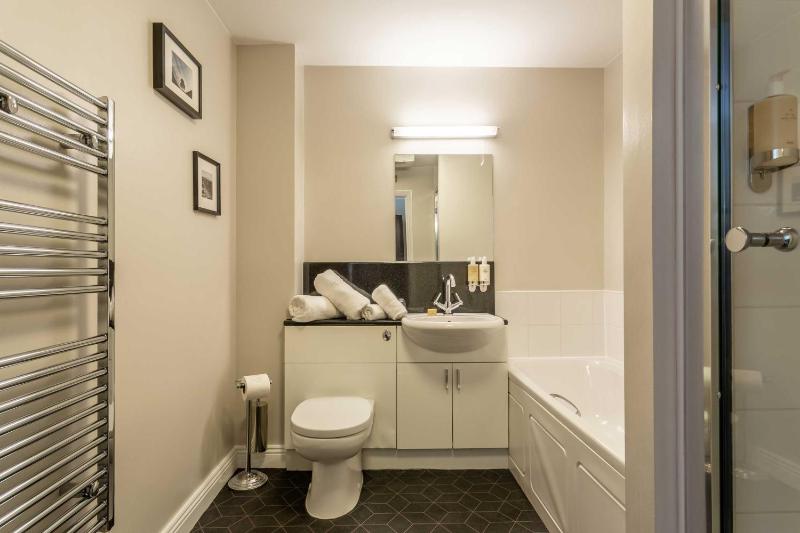 Standard Twin Room image 2