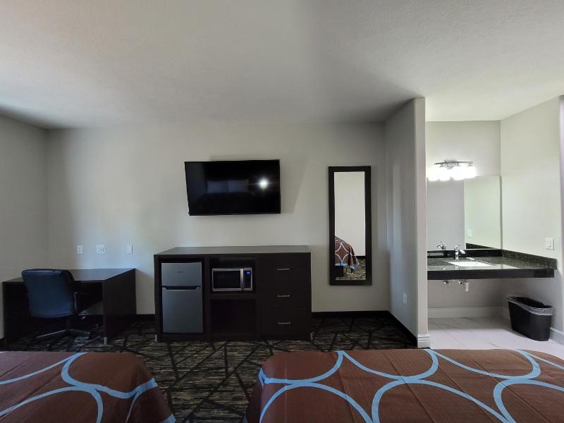 Standard Double Room image 4
