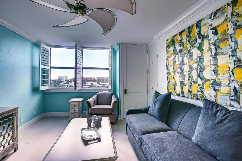Harbor Towers 4th Fl Modern 3BR with Den - image 8