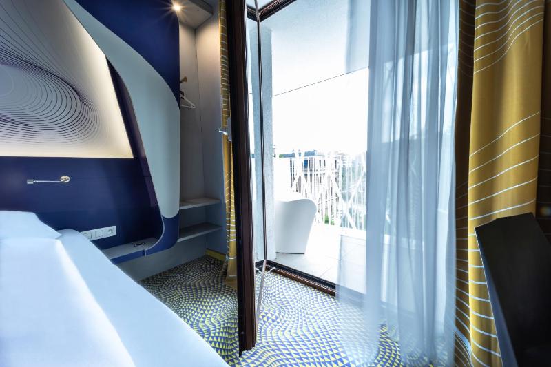 Design Room Balcony image 4