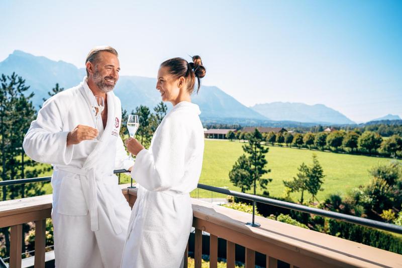 Superior Double Room with Balcony image 3