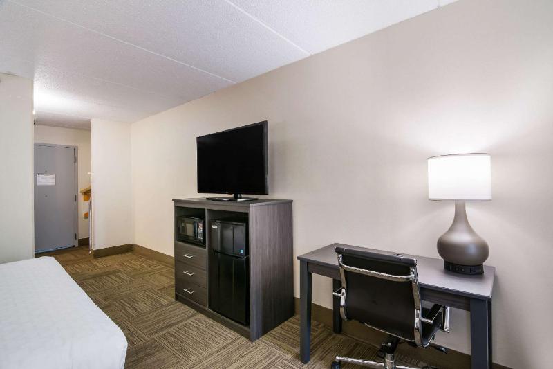Standard King Room with Tub - Accessible/Non-Smoking image 1
