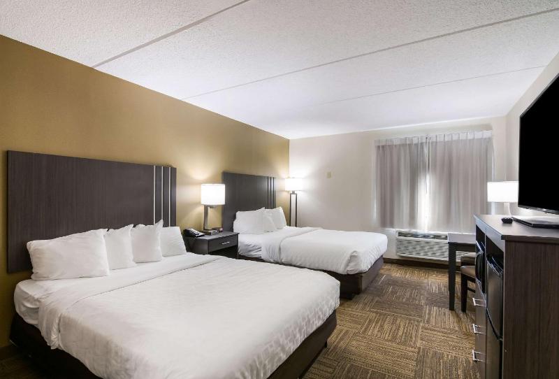 Queen Room with Two Queen Beds - Non-Smoking image 1