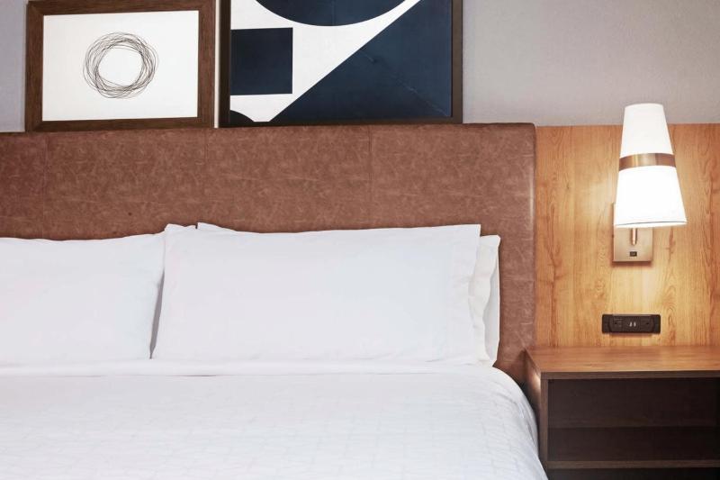 Studio Suite with Two Queen Beds image 2