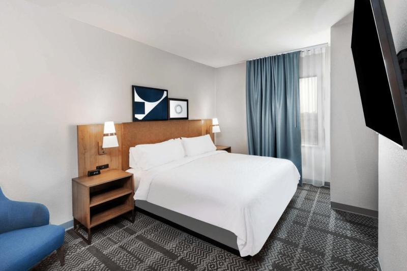One-Bedroom King Suite image 4