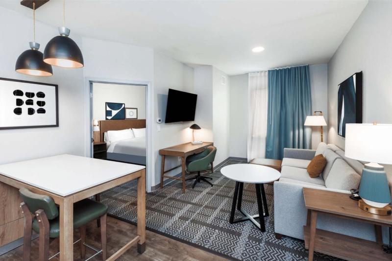 One-Bedroom King Suite image 2