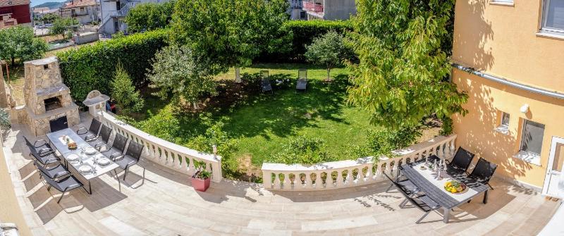 Apartment with Garden View image 4