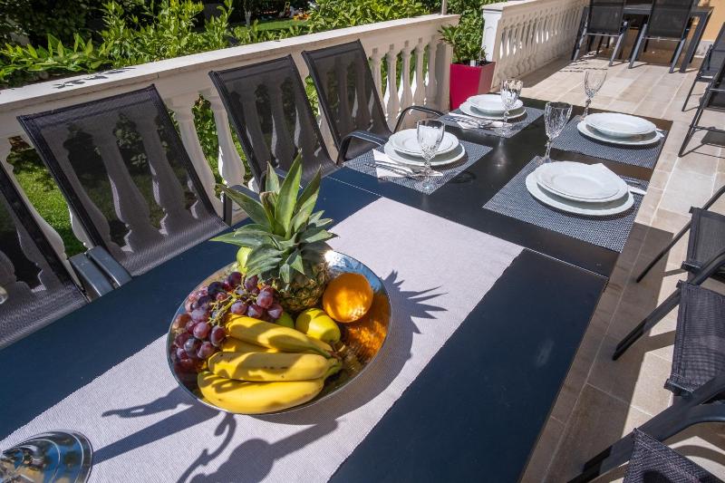 Apartment with Garden View image 2